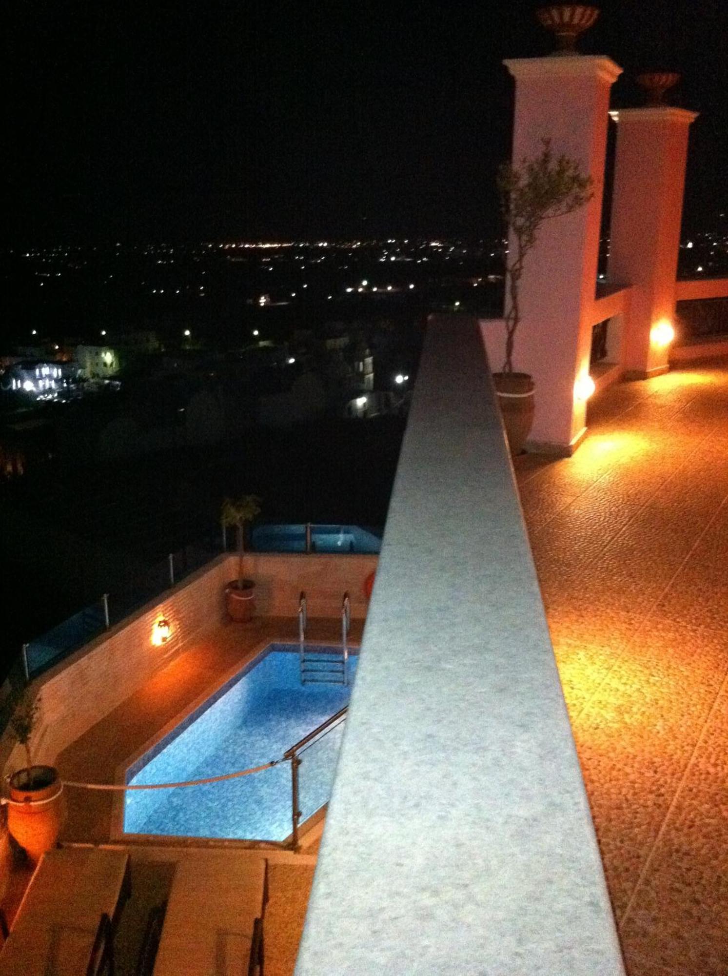 Nectarios Villa - Studios & Suites Adults Only Fira (Santorini) Exterior foto